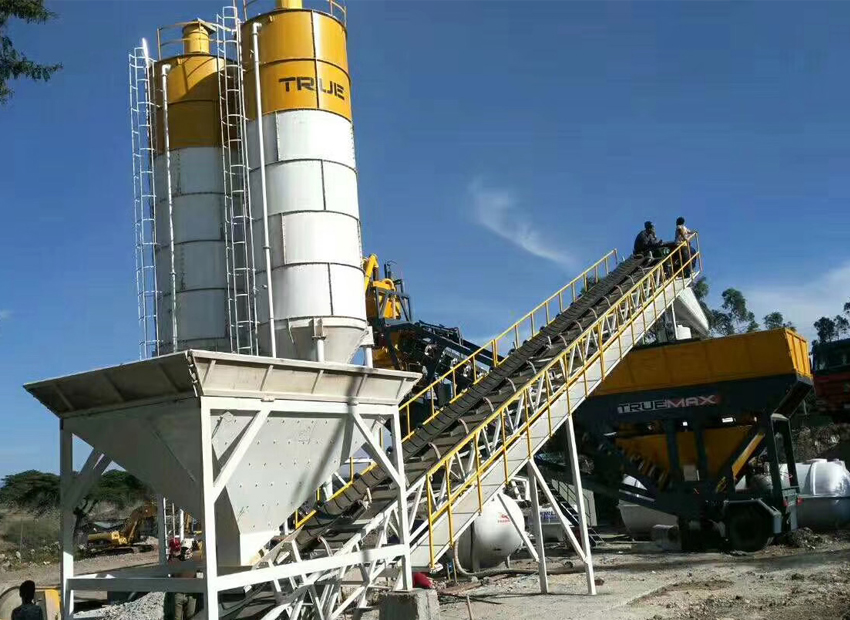 Mobile concrete batching plant