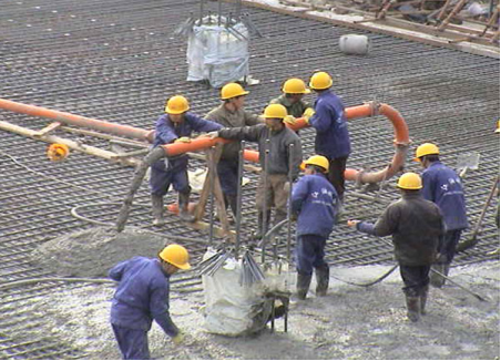 Let's first understand how traditional concrete placing boom works.