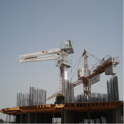 What elements should be confirmed before installation of the column climbing placing boom